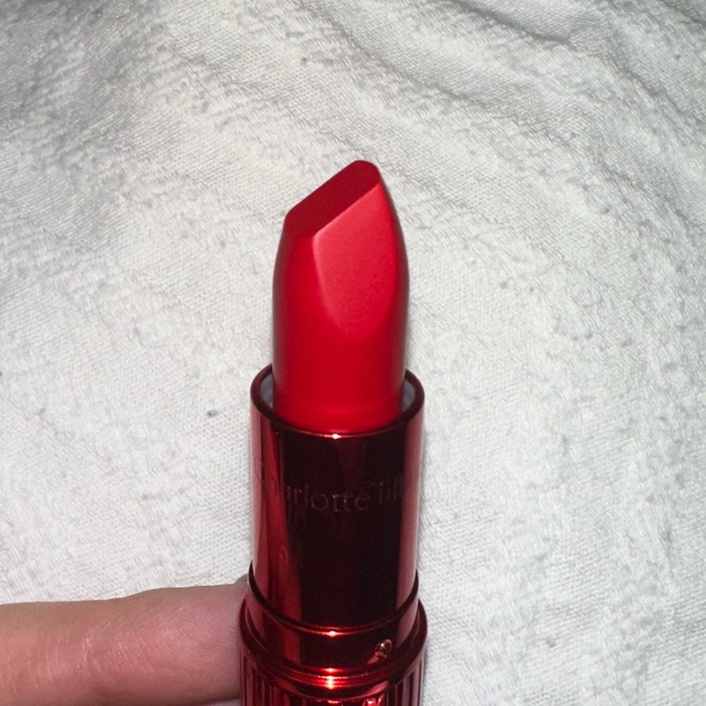 BN Charlotte Tilbury Hollywood Vixen Lipstick